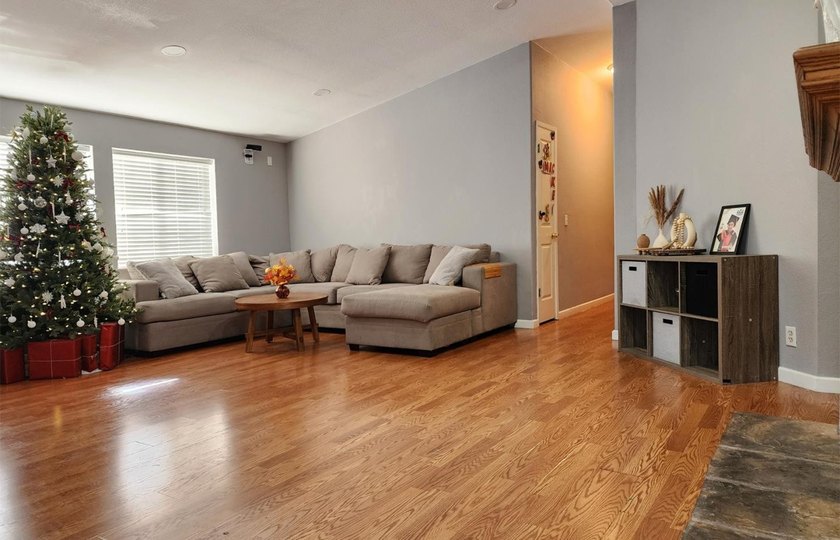 This charming 1998 Silvercrest home offers 1,734 square feet of - photo 4