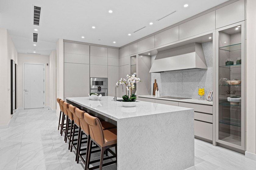Discover the pinnacle of luxury living in the heart of downtown - photo 3