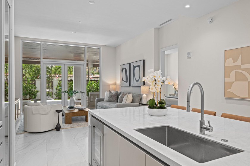 Discover the pinnacle of luxury living in the heart of downtown - photo 6