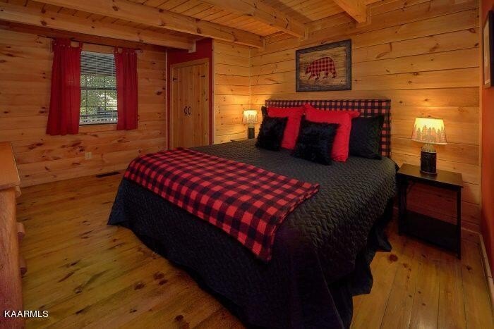 Why build when this stunning custom home already has everything - photo 10