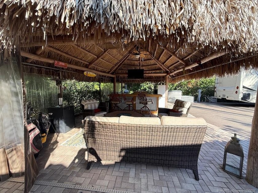This extra-large 3,902 sq. ft. lot offers the ultimate in - photo 11