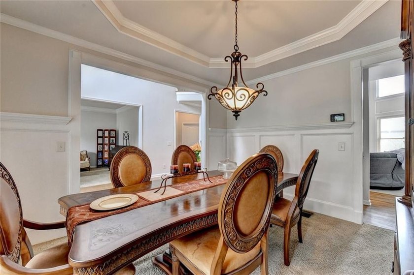 Welcome to this beautifully designed 5-bedroom, 4-bathroom home - photo 16