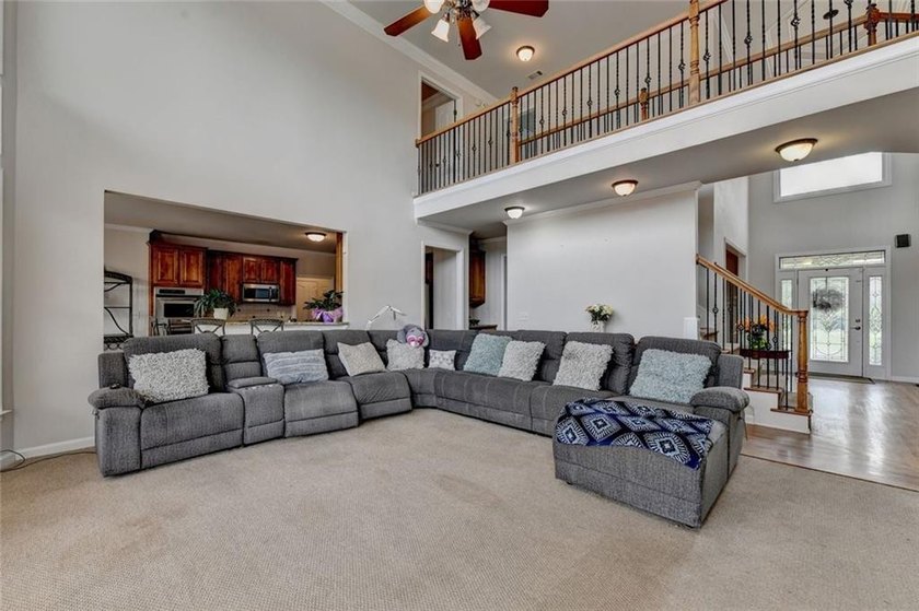 Welcome to this beautifully designed 5-bedroom, 4-bathroom home - photo 22