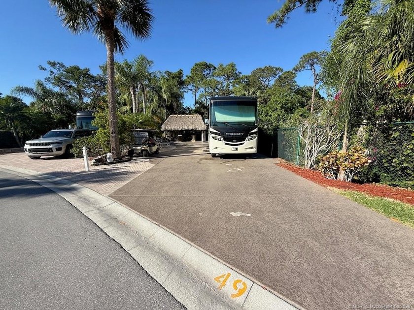 This extra-large 3,902 sq. ft. lot offers the ultimate in - photo 22