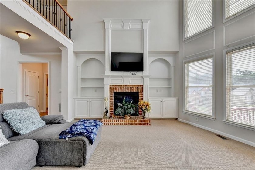 Welcome to this beautifully designed 5-bedroom, 4-bathroom home - photo 25