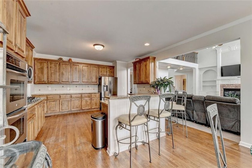 Welcome to this beautifully designed 5-bedroom, 4-bathroom home - photo 33