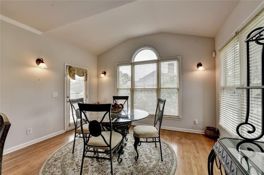 Welcome to this beautifully designed 5-bedroom, 4-bathroom home - photo 35