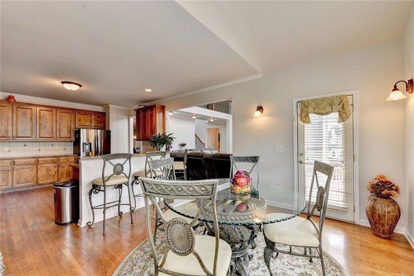 Welcome to this beautifully designed 5-bedroom, 4-bathroom home - photo 36