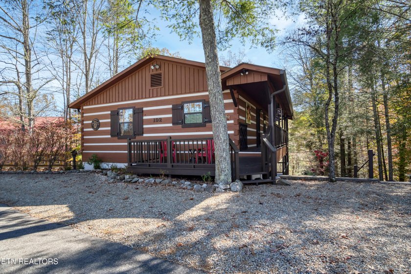Fully furnished charming cabin in Laurel Valley. Cabin has been - photo 2