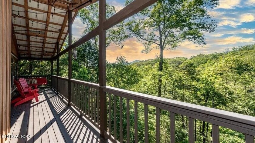 Fully furnished charming cabin in Laurel Valley. Cabin has been - photo 4