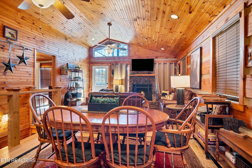 Fully furnished charming cabin in Laurel Valley. Cabin has been - photo 10