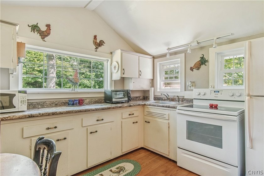 Come check out this charming and cozy 2-bedroom cottage just a - photo 11