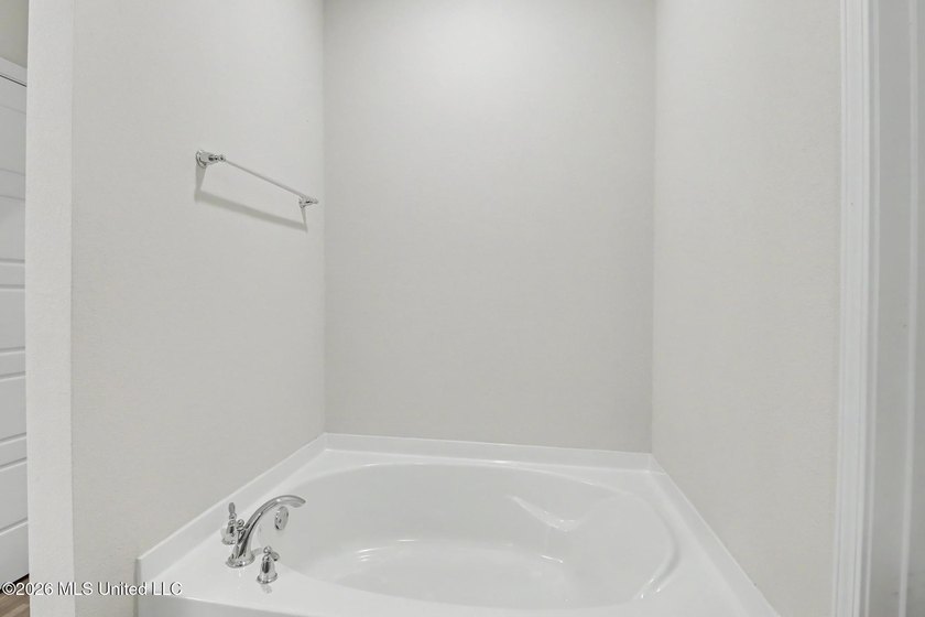 This well-maintained 6-year-old D.R. Horton Parker Plan in the - photo 21