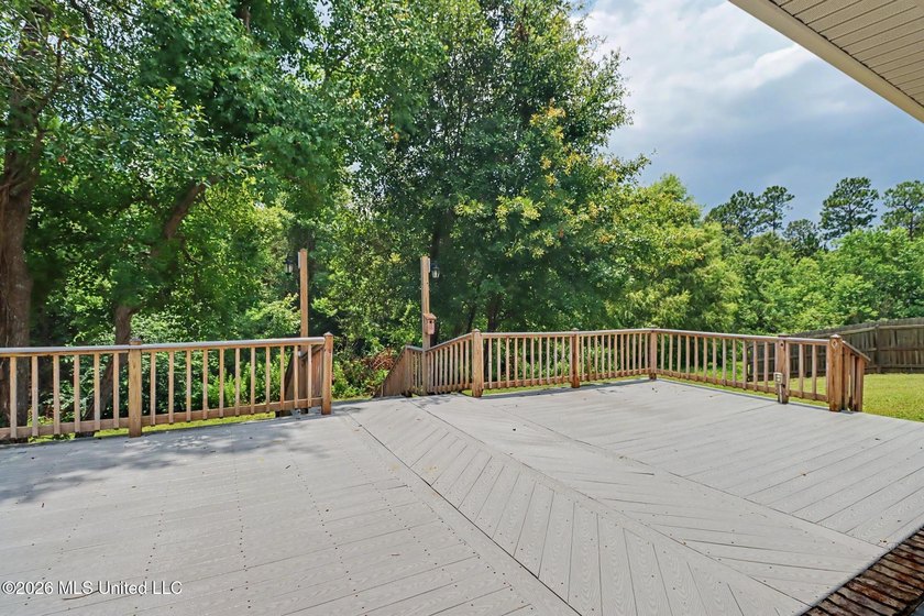 This well-maintained 6-year-old D.R. Horton Parker Plan in the - photo 32