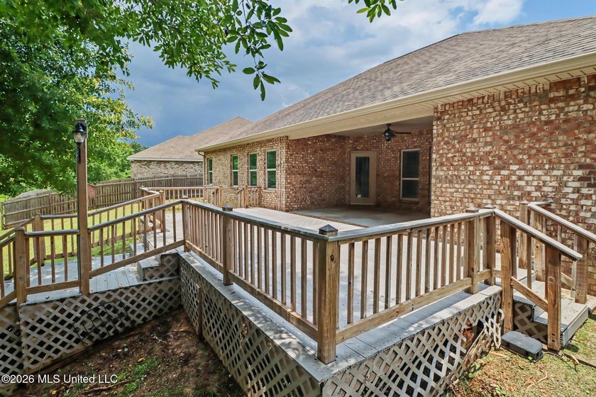 This well-maintained 6-year-old D.R. Horton Parker Plan in the - photo 33