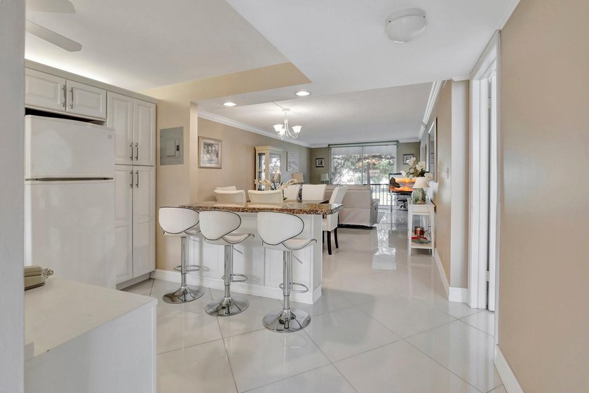 Bright Full Two Bedroom Corner With Water View On Par 3 Golf - photo 3
