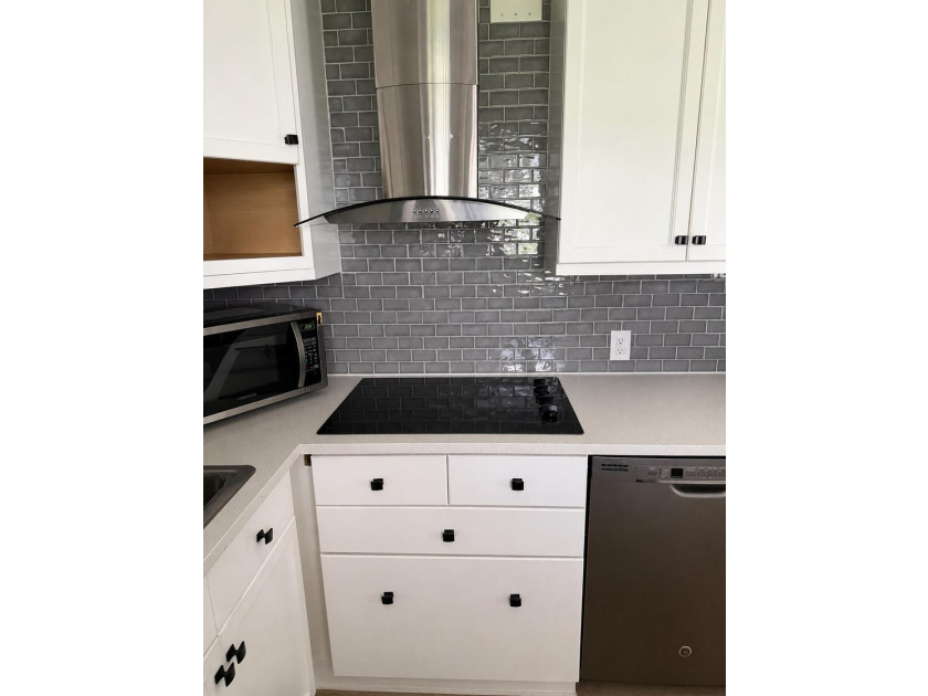 Beautiful first floor condo featuring an updated kitchen and - photo 4