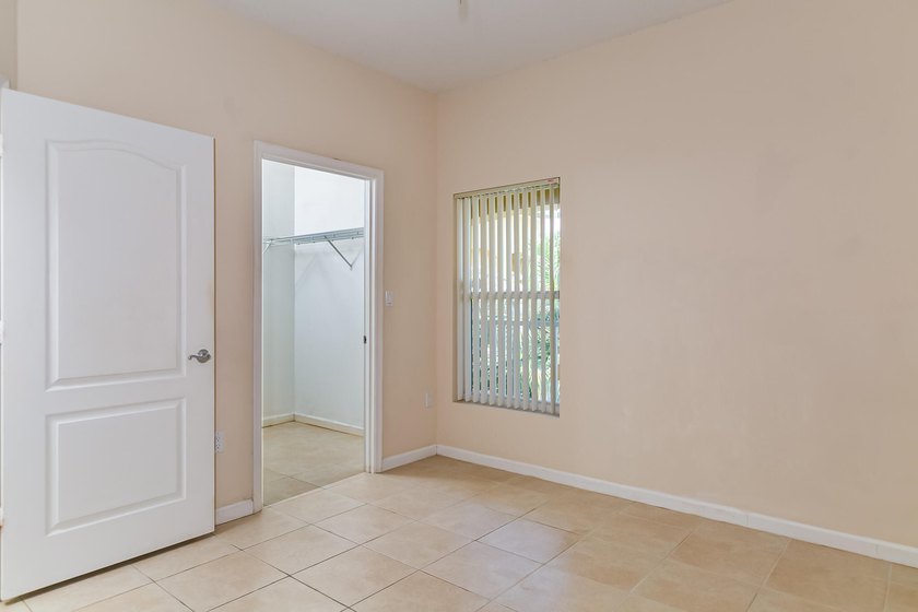 Discover easy coastal living in this beautifully maintained - photo 17