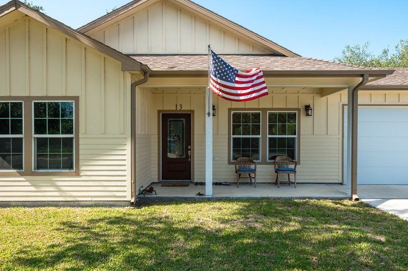 Beautiful One-Owner Coastal Retreat in Rockport/Lamar This - photo 2