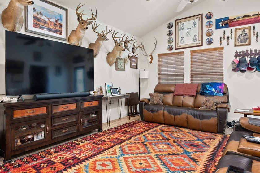 Beautiful One-Owner Coastal Retreat in Rockport/Lamar This - photo 3