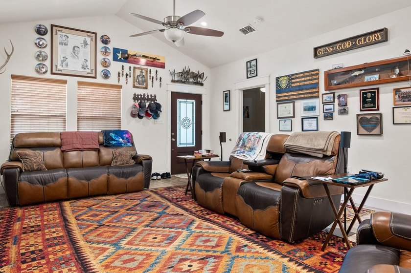 Beautiful One-Owner Coastal Retreat in Rockport/Lamar This - photo 4