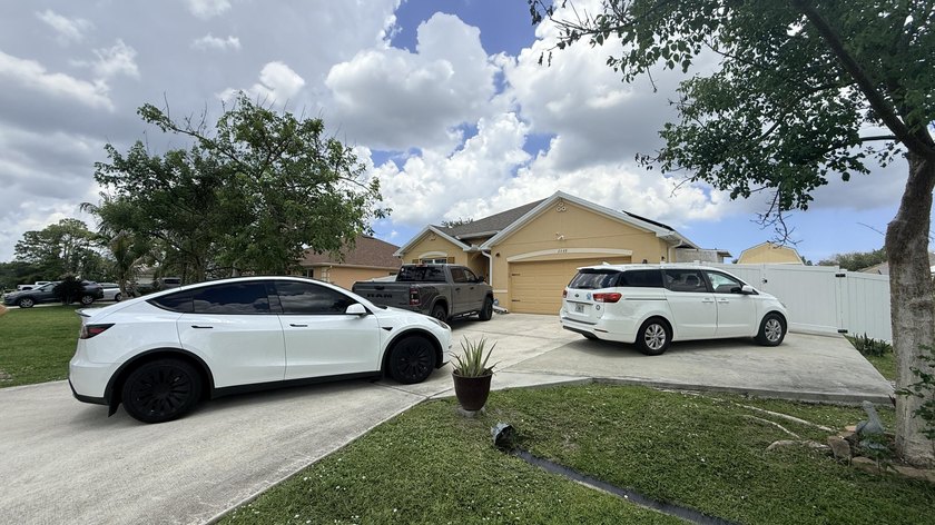 Welcome to this charming 4-bedroom, 2-bathroom home located in - photo 3