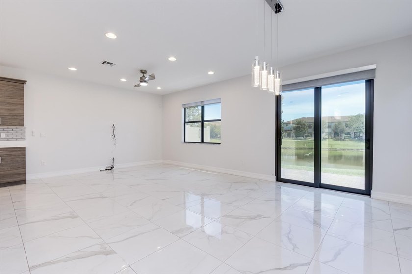 You will LOVE this stunning Lake Front Corner Townhouse. 3 - photo 10