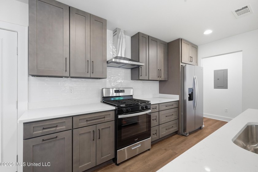 Welcome to your beautifully remodeled home in the highly - photo 11