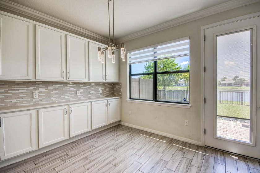 Beautifully upgraded 3BR/2.5BA two-story townhouse built in 2019 - photo 17