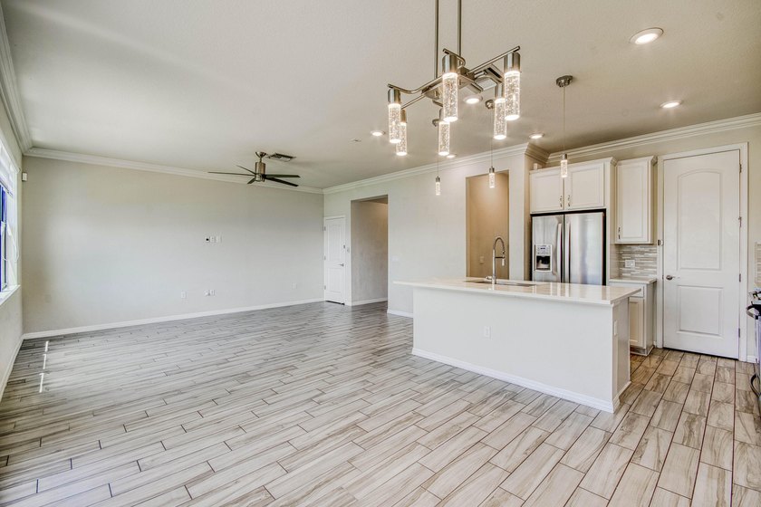 Beautifully upgraded 3BR/2.5BA two-story townhouse built in 2019 - photo 18