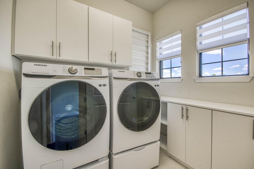Beautifully upgraded 3BR/2.5BA two-story townhouse built in 2019 - photo 26