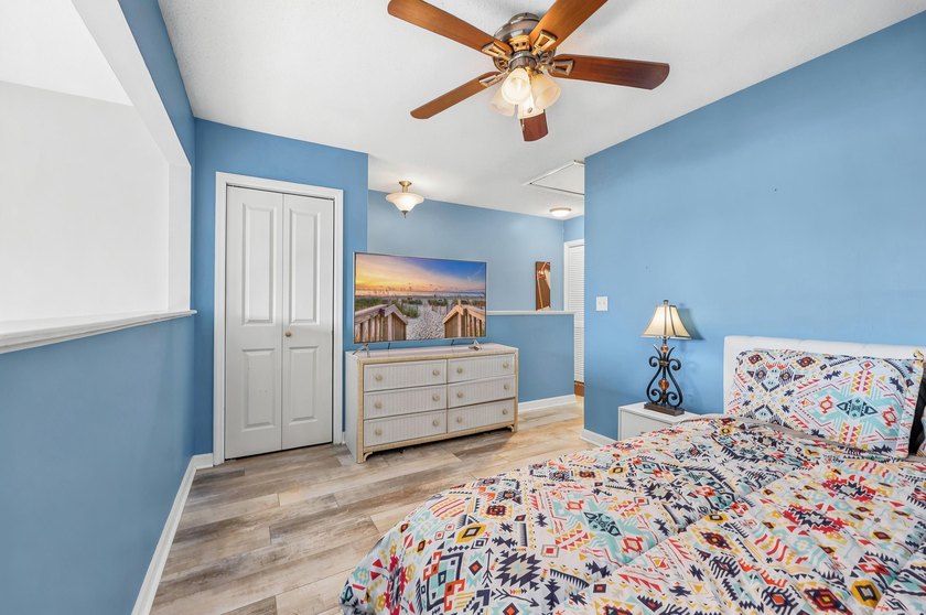 Welcome to this beautiful 3-bedroom, 2.5-bath condominium in the - photo 30