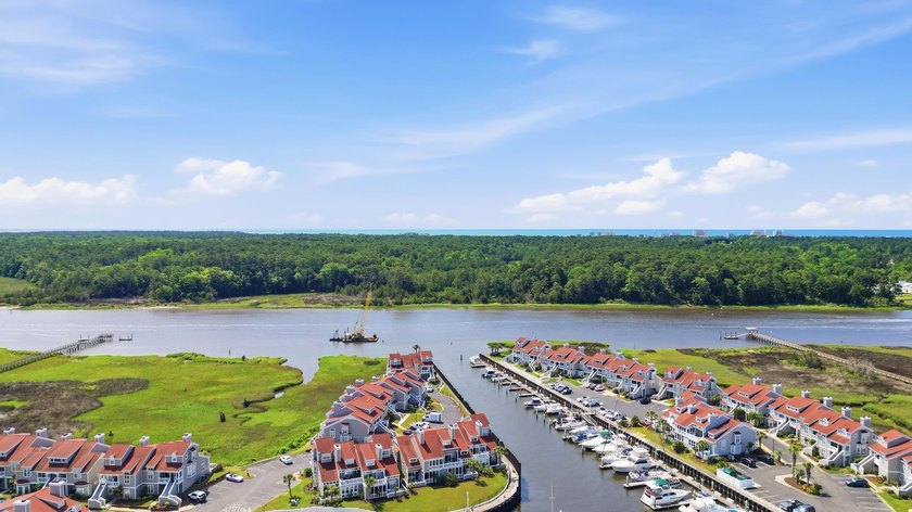 Welcome to this beautiful 3-bedroom, 2.5-bath condominium in the - photo 38