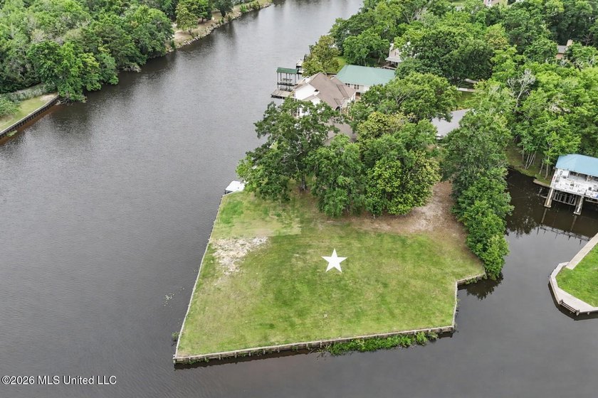 This impressive riverfront lot occupies a large peninsula - photo 4