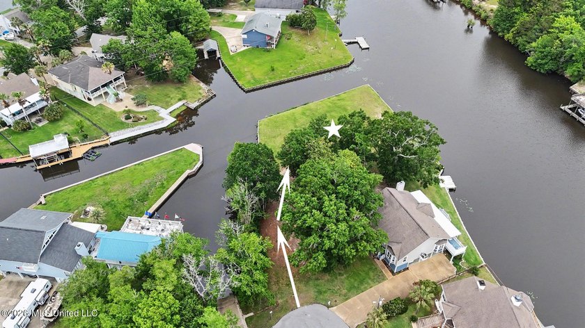 This impressive riverfront lot occupies a large peninsula - photo 7