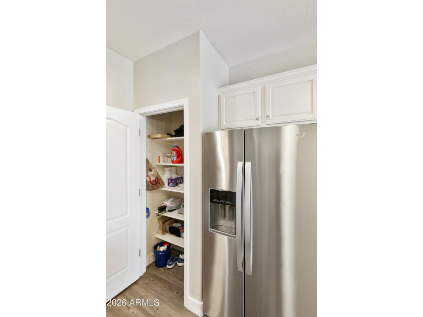 Move right into this beautifully maintained, fully furnished - photo 12