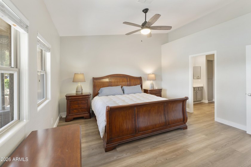Move right into this beautifully maintained, fully furnished - photo 17