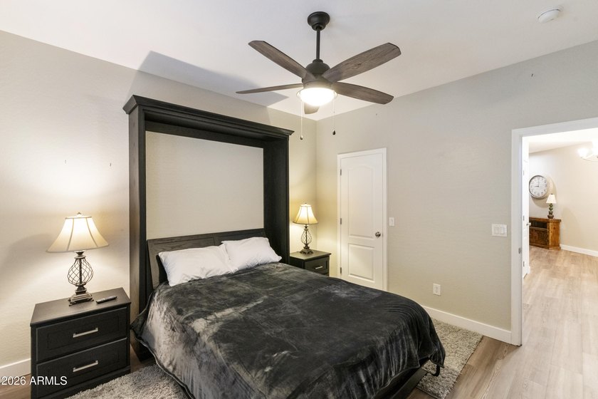 Move right into this beautifully maintained, fully furnished - photo 22