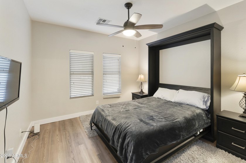 Move right into this beautifully maintained, fully furnished - photo 23