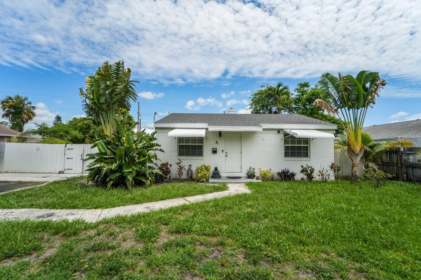 Outstanding Development Opportunity on an Essentially Double Lot - photo 2