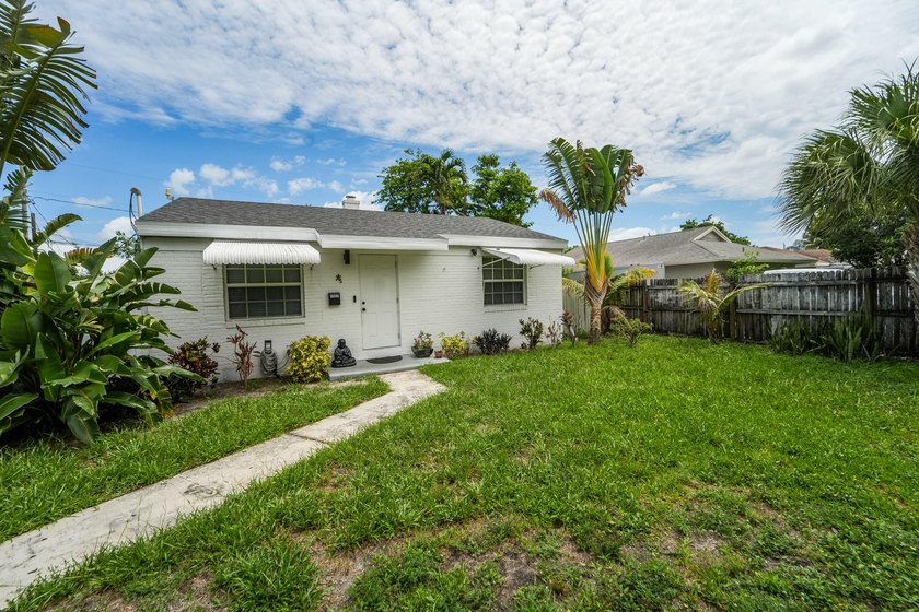 Outstanding Development Opportunity on an Essentially Double Lot - photo 3