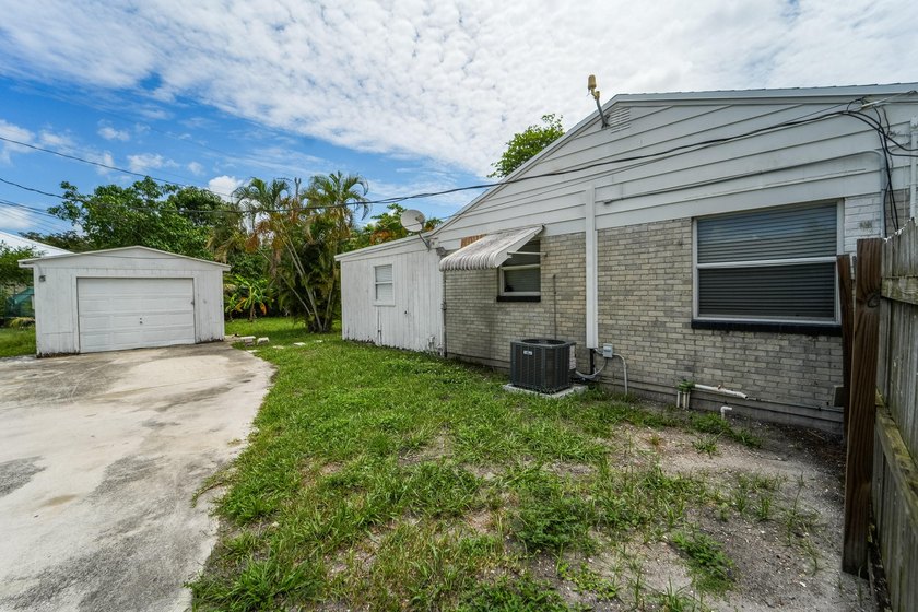 Outstanding Development Opportunity on an Essentially Double Lot - photo 4