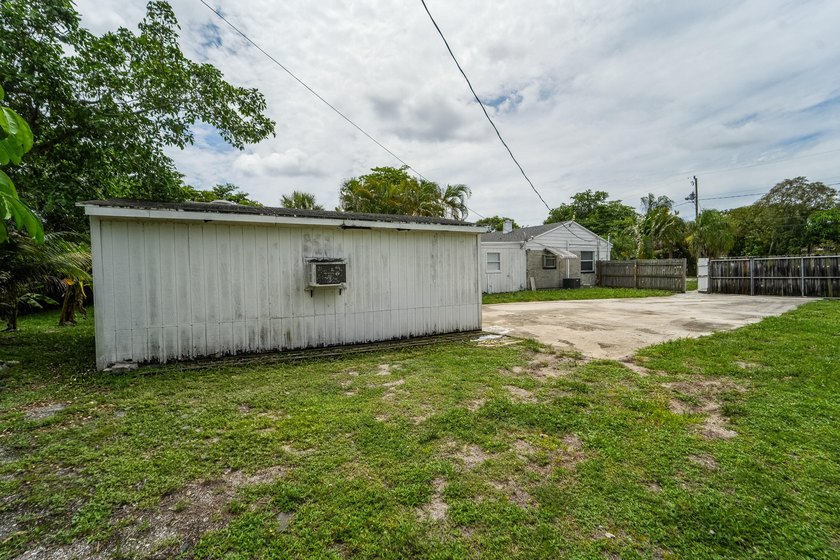 Outstanding Development Opportunity on an Essentially Double Lot - photo 7