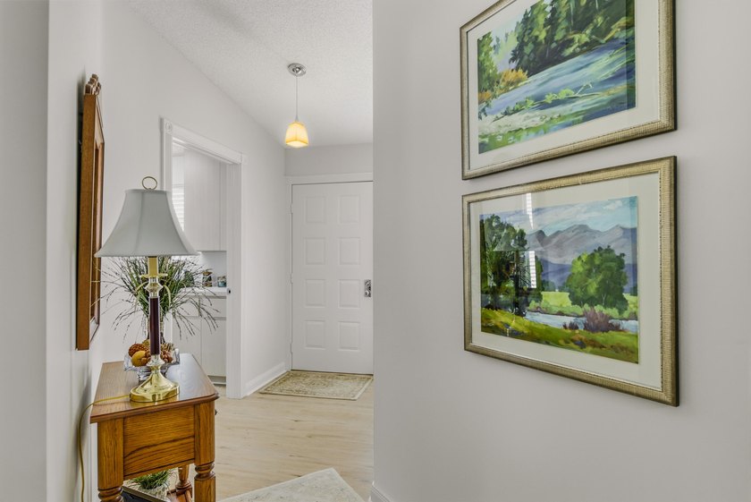 Beautifully updated and impeccably maintained 2-bedroom, 2-bath - photo 6