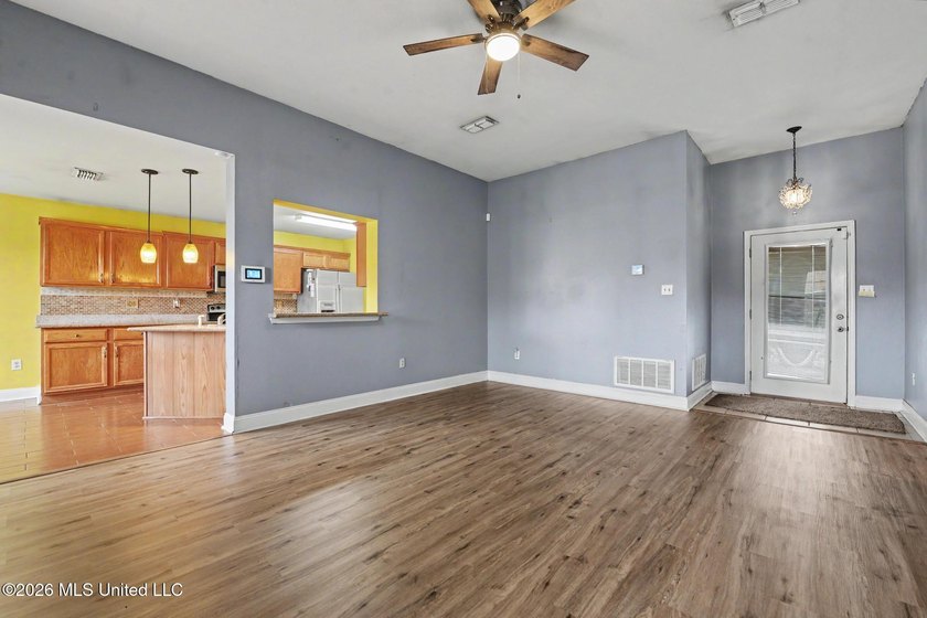 Adorable 3br/2ba home located in the Fairfield subdivision and - photo 4