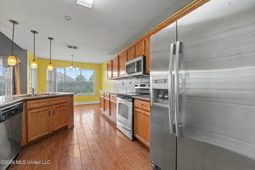 Adorable 3br/2ba home located in the Fairfield subdivision and - photo 8
