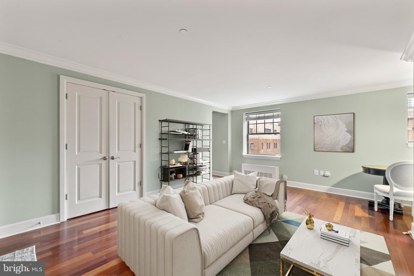 West-facing, 1-bedroom condo on the nineteenth floor of the - photo 4