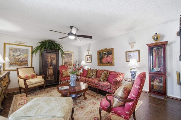 Discover this charming 2-bedroom, 2.5-bathroom condominium - photo 6