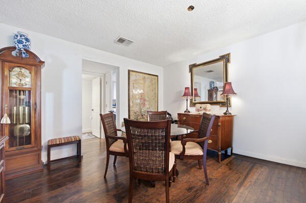 Discover this charming 2-bedroom, 2.5-bathroom condominium - photo 10