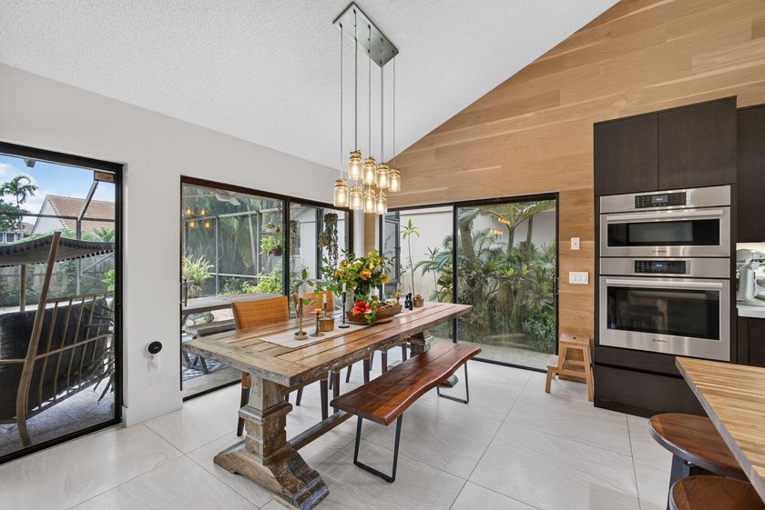 Premium Burg &amp; DiVosta-built home in the Spanish Villa style - photo 7